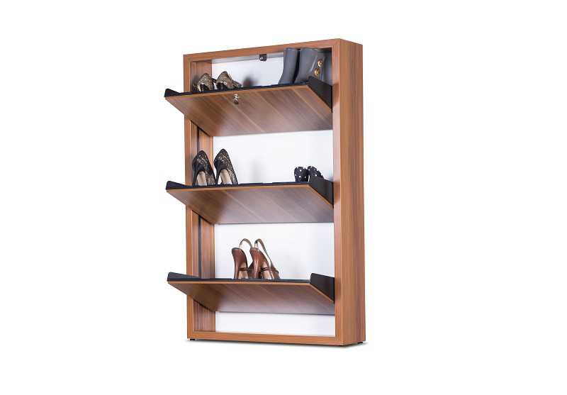 Utiliza una zapatera para mantener tu calzado lejos del piso
