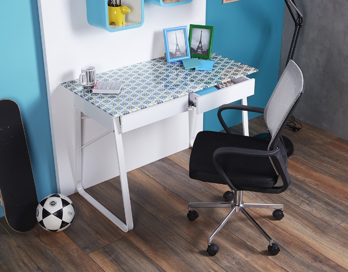 Escritorio: base de metal con dos cajones Escritorio: base de metal con dos cajones